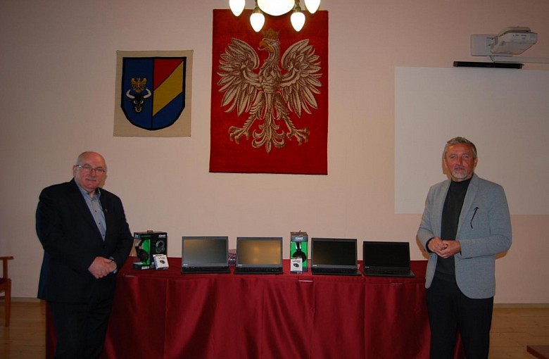 Powiat Żywiecki zakupił laptopy do zdalnego nauczania