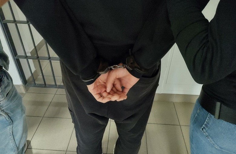 Kryminalni zatrzymali 19-latka z powiatu żywieckiego. Grozi mu 12 lat za kratami