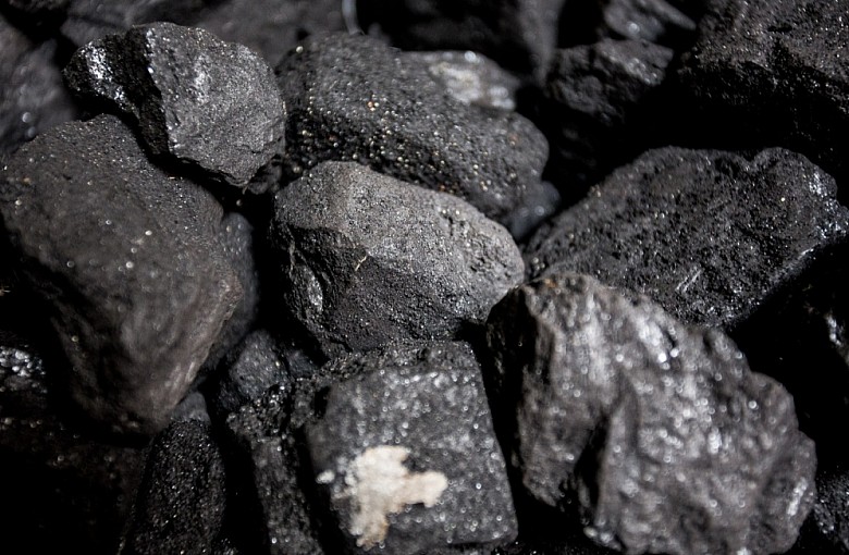 Pomalowane na czarno kamienie i nie tylko. Uwaga na fałszywych sprzedawców węgla!